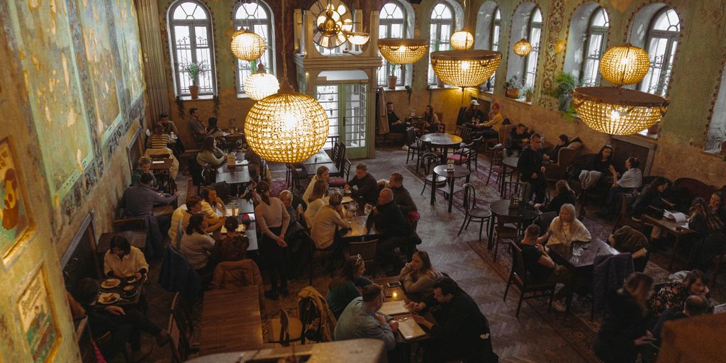 a restaurant filled with lots of people sitting at tables